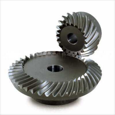 Spiral Bevel Gear Set 6 Eksenli Endüstriyel Precision Transmission Gear 18CrNiMo7-6