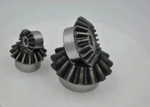 Karıştırıcı parçaları için 45 derece konik dişli Sert çelik tiremesi Bevel Pinion